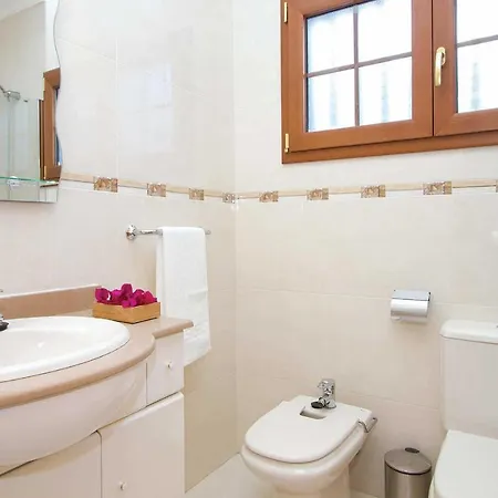 Puerto Del Carmen Sleeps 6 Air Con Wifi