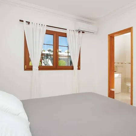 Вилла Puerto Del Carmen Sleeps 6 Air Con Wifi *